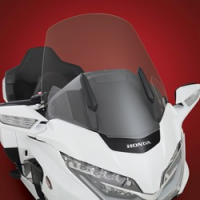20-521T_1_Tinted Large Windshield on 2018 Gold Wing.jpg